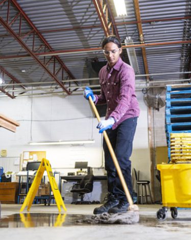 Choosing the Right Commercial Cleaning Company: Key Factors to Consider